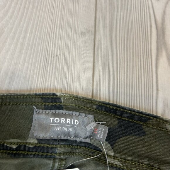 NWT Torrid Size 16 Crop Aviator Skinny Stretch Twill Mid-Rise Pant Camo Green - Picture 5 of 13